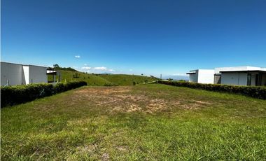 LOTE CON EXCELENTE TOPOGRAFIA EN CONDOMINIO CERRITOS