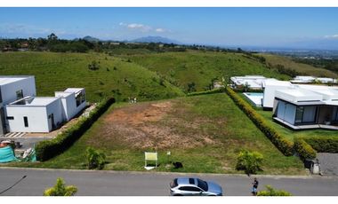 LOTE CON EXCELENTE TOPOGRAFIA EN CONDOMINIO CERRITOS