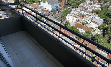 Departamento con cochera en alquiler en Beccar