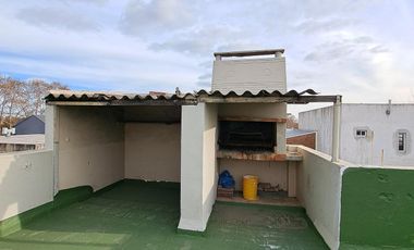 Departamento con dos dormitorios, ideal consultorios, oficinas.-