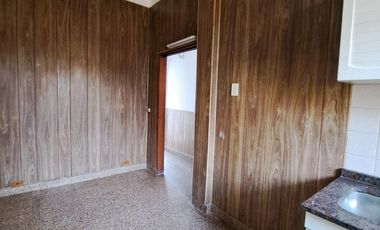 Departamento con dos dormitorios, ideal consultorios, oficinas.-