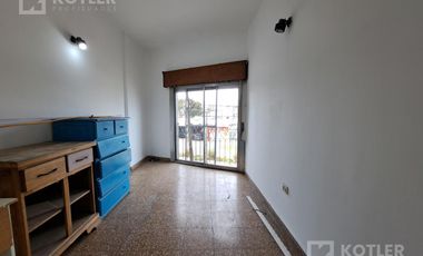 Departamento con dos dormitorios, ideal consultorios, oficinas.-