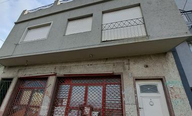 Departamento con dos dormitorios, ideal consultorios, oficinas.-