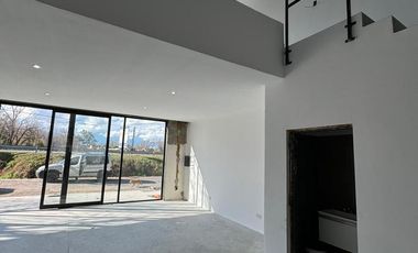 Local 255 m2 sobre Ruta 9 - Colectora 5400 - Funes | Venta