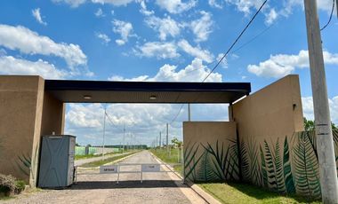 Terreno en venta en barrio Los Naranjos, Ibarlucea.