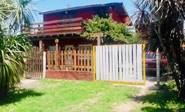 3 CASAS CON VISTA AL ARROYO Y A 200 METROS  DEL MAR