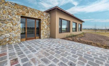 Terreno en venta barrio privado La Finca I Funes lote 124 frente sur