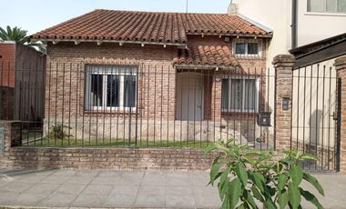 Casa en  CHALET 4 AMBIENTES SOBRE CALLE RAMIREZ AL 1700