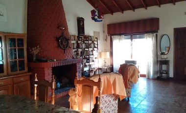 Casa en venta - 3 Dormitorios 1 Baño - Cochera - 1700Mts2 - Miramar