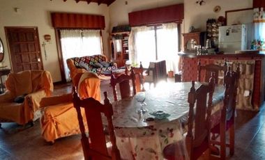 Casa en venta - 3 Dormitorios 1 Baño - Cochera - 1700Mts2 - Miramar