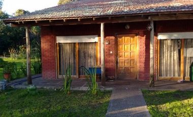 Casa en venta - 3 Dormitorios 1 Baño - Cochera - 1700Mts2 - Miramar