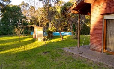 Casa en venta - 3 Dormitorios 1 Baño - Cochera - 1700Mts2 - Miramar