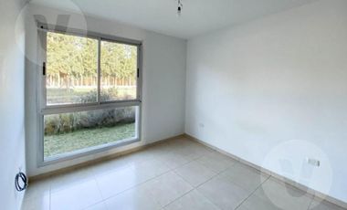 Casa en venta con renta - Barrio Don Joaquin, Canning