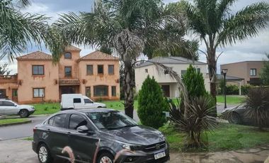 Casa en venta - 5 Dormitorios 4 Baños - Cochera - 890Mts2 - Escobar