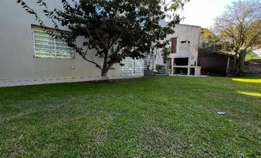 Casa en venta - 4 Dormitorios 3 Baños - Villa Gesell