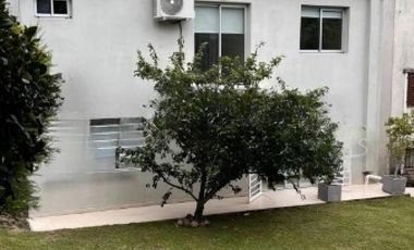 Casa en venta - 4 Dormitorios 3 Baños - Villa Gesell