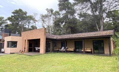 Casa en venta - 4 Dormitorios 3 Baños - Mar Azul