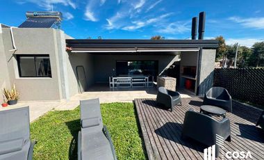 Venta Casa 3 dormitorios con jardín y piscina Ibarlucea Rosario Santa Fe