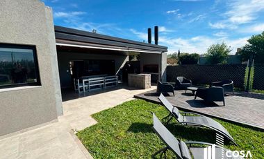 Venta Casa 3 dormitorios con jardín y piscina Ibarlucea Rosario Santa Fe