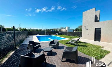 Venta Casa 3 dormitorios con jardín y piscina Ibarlucea Rosario Santa Fe
