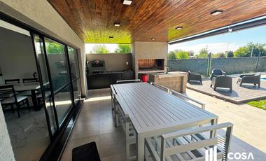 Venta Casa 3 dormitorios con jardín y piscina Ibarlucea Rosario Santa Fe