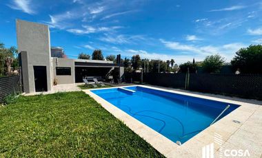 Venta Casa 3 dormitorios con jardín y piscina Ibarlucea Rosario Santa Fe