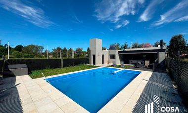 Venta Casa 3 dormitorios con jardín y piscina Ibarlucea Rosario Santa Fe