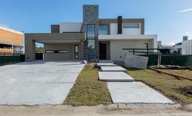 VENTA- Casa 5 ambientes en La Providencia Resort Country Club - Canning