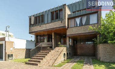 Casa 5 ambientes con patio