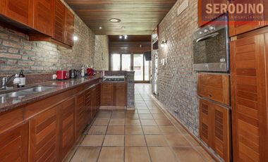 Casa 5 ambientes con patio