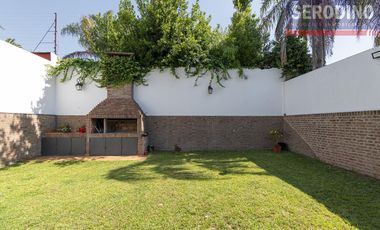 Casa 5 ambientes con patio