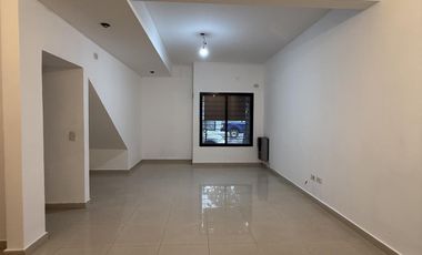 Departamento 3 ambientes con cochera cubierta - Lanús Oeste  - Apto Credito