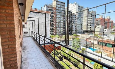 Amplio departamento de 3 dormitorios + dependencia en Salta al 700, Barrio Norte