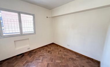 Amplio departamento de 3 dormitorios + dependencia en Salta al 700, Barrio Norte