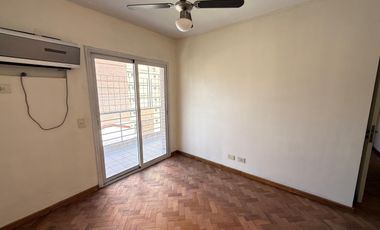 Amplio departamento de 3 dormitorios + dependencia en Salta al 700, Barrio Norte