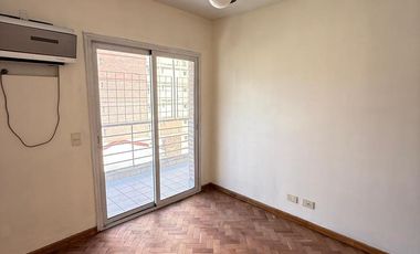 Amplio departamento de 3 dormitorios + dependencia en Salta al 700, Barrio Norte