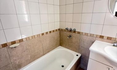 Amplio departamento de 3 dormitorios + dependencia en Salta al 700, Barrio Norte