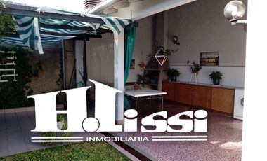 CHALET DOS PLANTAS EN EXCELENTE ESTADO - Temperley Este