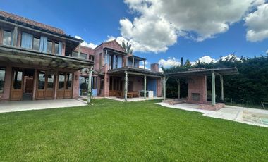 Venta Casa DE DISEÑO 6 Amb a La Laguna en San Benito Villanueva Tigre