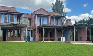 Venta Casa DE DISEÑO 6 Amb a La Laguna en San Benito Villanueva Tigre