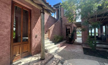 Venta Casa DE DISEÑO 6 Amb a La Laguna en San Benito Villanueva Tigre