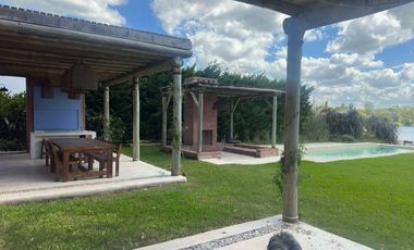 Venta Casa DE DISEÑO 6 Amb a La Laguna en San Benito Villanueva Tigre