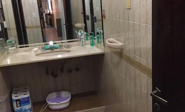 Casa en venta - 4 Dormitorios 2 Baños - Barracas