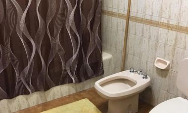 Casa en venta - 4 Dormitorios 2 Baños - Barracas