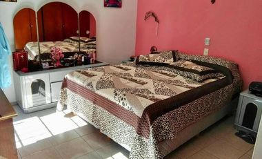 Casa en venta - 4 Dormitorios 2 Baños - Barracas