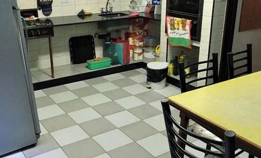 Casa en venta - 4 Dormitorios 2 Baños - Barracas