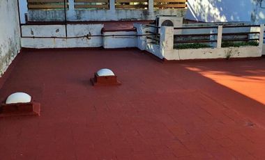 Casa en venta - 4 Dormitorios 2 Baños - Barracas