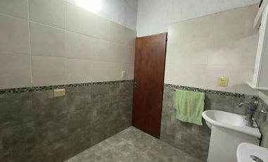 Casa en venta - 2 Dormitorios 1 Baño - Cochera - 348Mts2 - San Miguel del Monte