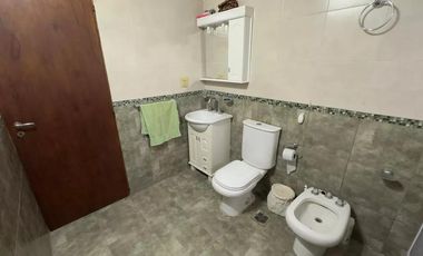 Casa en venta - 2 Dormitorios 1 Baño - Cochera - 348Mts2 - San Miguel del Monte