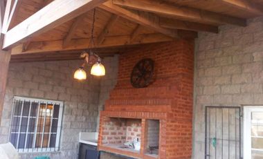 Casa en venta - 2 Dormitorios 1 Baño - Cochera - 348Mts2 - San Miguel del Monte